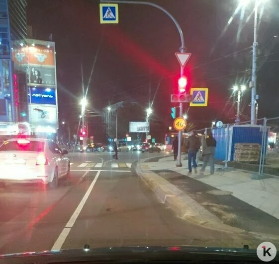 У гостиницы «Калининград» тротуар «съел» часть проезжей части